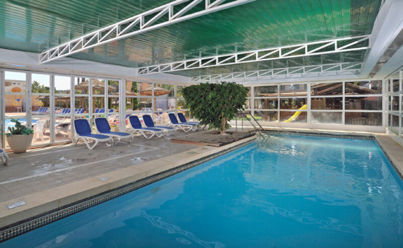 Complex Pionera Santa Ponsa Park indoor pool