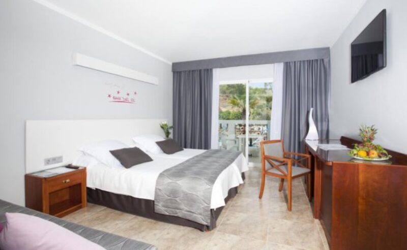 Hotel Bahia Del Sol room